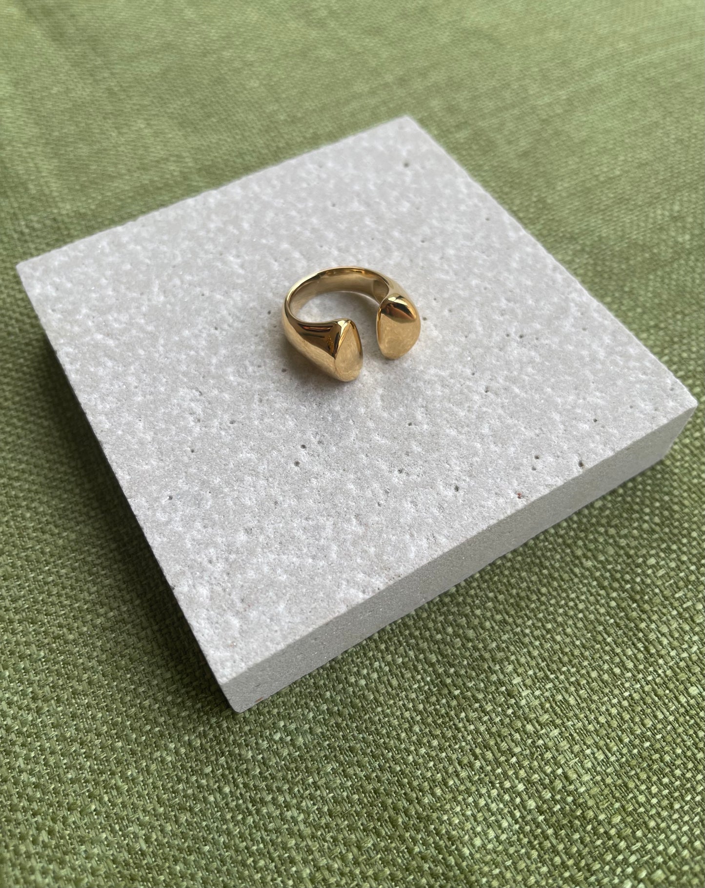 Millie Ring